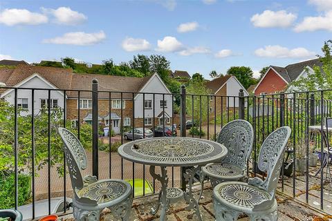 3 bedroom townhouse for sale, Finch Close, Faversham, Kent