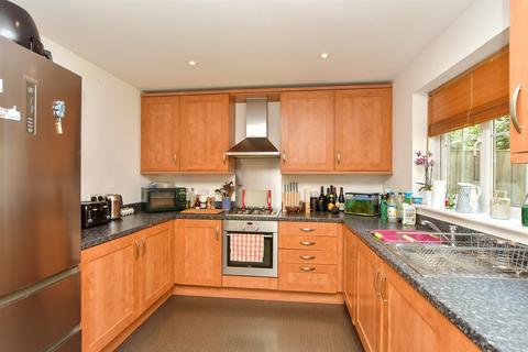 3 bedroom townhouse for sale, Finch Close, Faversham, Kent