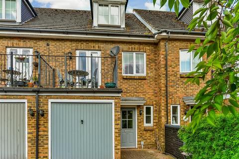 3 bedroom townhouse for sale, Finch Close, Faversham, Kent