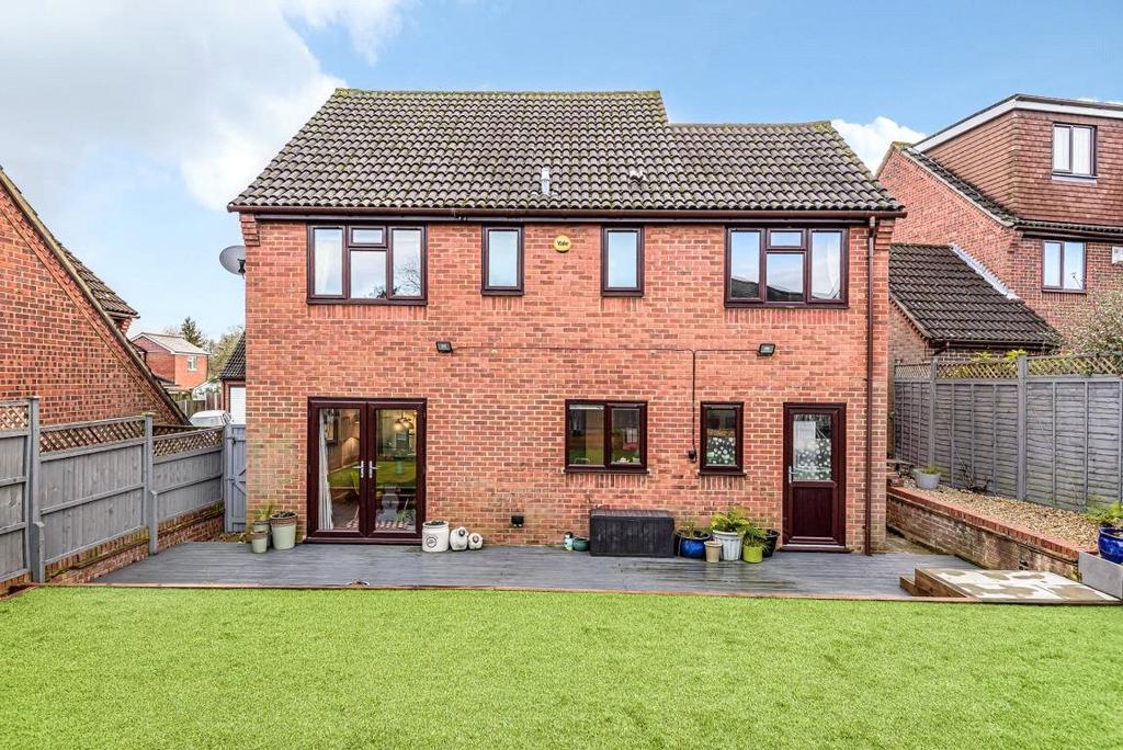 Binfield, Bracknell RG42 4 bed detached house for sale £675,000