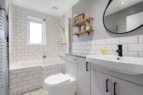 6 Emmets Nest, Binfield, Bracknell, RG42 4HH