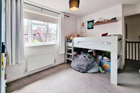6 Emmets Nest, Binfield, Bracknell, RG42 4HH