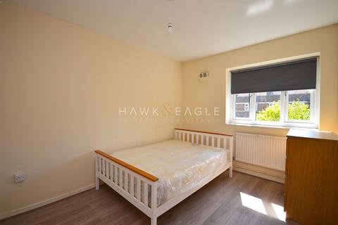 3 bedroom flat to rent, Commodore Street, London, Greater London. E1