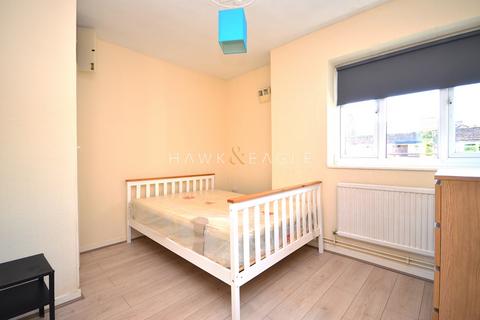 3 bedroom flat to rent, Commodore Street, London, Greater London. E1