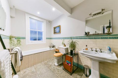 2 bedroom flat to rent, Belsize Park Gardens, Belsize Park, London