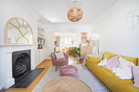 2 bedroom maisonette to rent, Liverpool Road, Islington, London