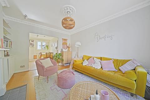 2 bedroom maisonette to rent, Liverpool Road, Islington, London