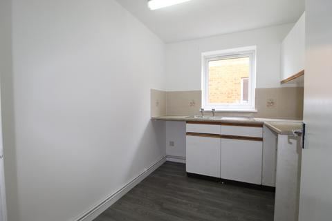 2 bedroom apartment to rent, Flamborough Close, Peterborough PE2