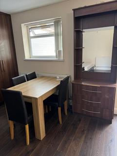 Studio to rent, Broad Walk, Hounslow TW5