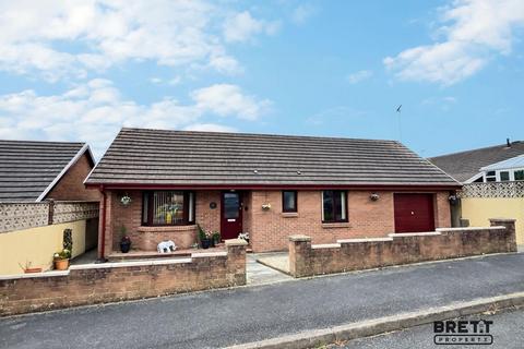 2 bedroom detached bungalow for sale, Gateholm Avenue, Milford Haven, Pembrokeshire. SA73 2RL