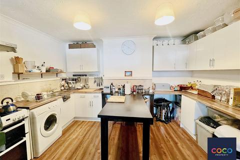 2 bedroom ground floor flat for sale, Easton Street, Portland DT5