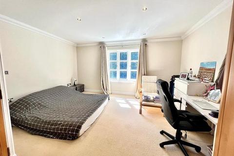 2 bedroom apartment to rent, Sunningdale