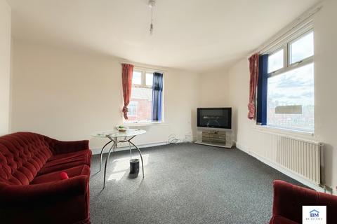 2 bedroom flat to rent, St Saviours Road, Leicester LE5