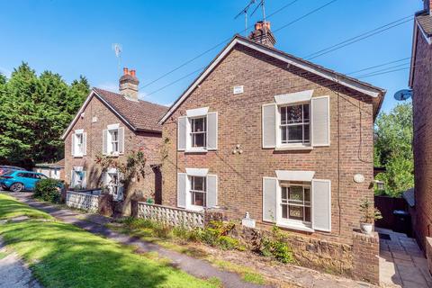 2 bedroom semi-detached house for sale, Homestall Road, East Grinstead RH19