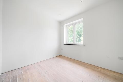 98 Radnor Avenue, Welling, DA16 2BY