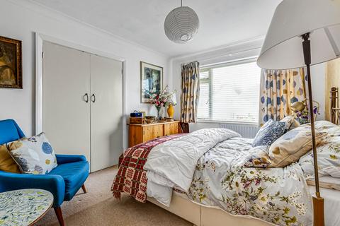 Waters End Broom Water West, Teddington, TW11 9QH