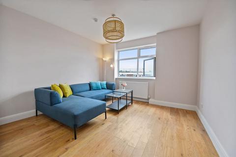 3 bedroom flat to rent, London E5