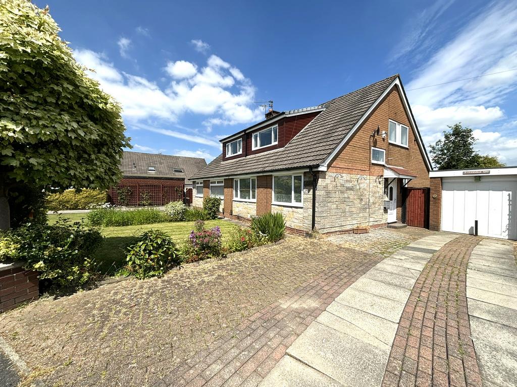 Glenville Way, Denton 3 bed semidetached bungalow £290,000