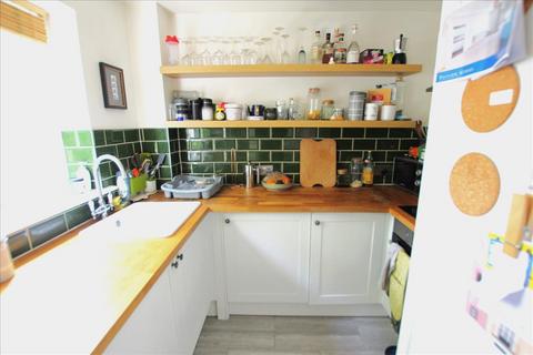 Studio to rent, Somerset Gardens, White Hart Lane, Tottenham, London, N17