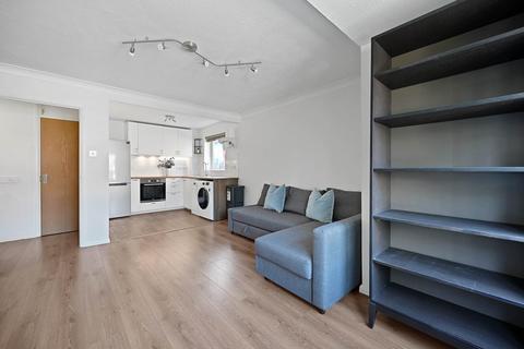 1 bedroom flat to rent, Large One Bedroom with Off Street Parking in Bermondsey