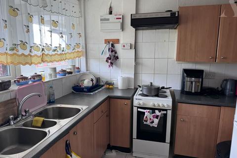 3 bedroom flat for sale, Broomcroft Road, Birmingham, West Midlands, B37 6HE