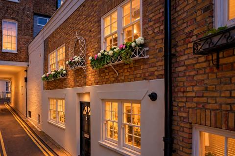 3 bedroom mews for sale, Frederick Close, London, W2