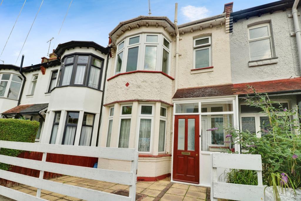 Electric Avenue, Westcliffonsea, SS0 3 bed terraced house to rent £