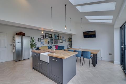 42 Bachelor Lane, Horsforth, Leeds, LS18 5NA