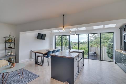 42 Bachelor Lane, Horsforth, Leeds, LS18 5NA