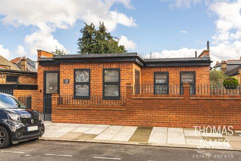 2 bedroom detached house for sale, Kings Avenue, Winchmore Hill, N21