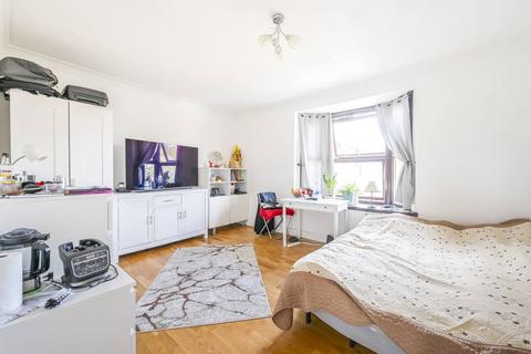 1 bedroom maisonette to rent, Robin Crescent, Beckton, London, E6