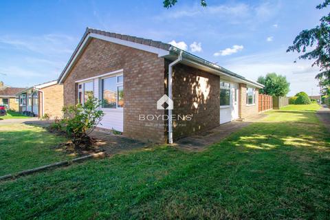 3 bedroom bungalow to rent, Deeping Walk, Clacton-On-Sea CO16