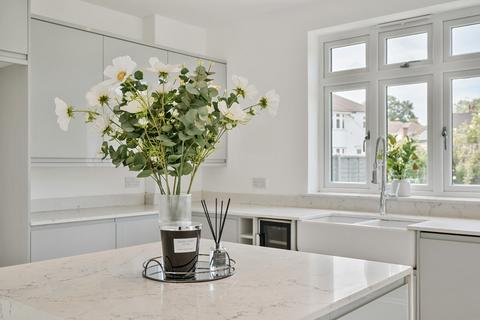 56 Lingfield Crescent, London, SE9 2RJ