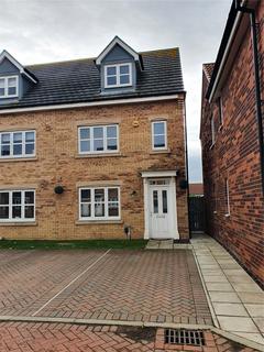 4 bedroom end of terrace house to rent, Foundation Close, Redcar
