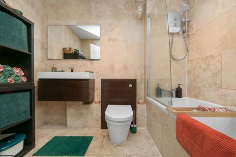 17/4 Grandfield, Edinburgh, EH6 4TL