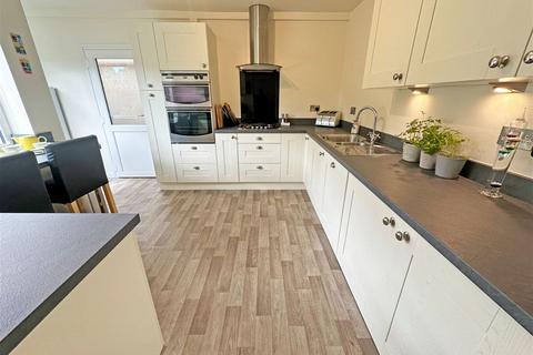16 Douglas Road, Hollywood, Birmingham, B47 5JZ