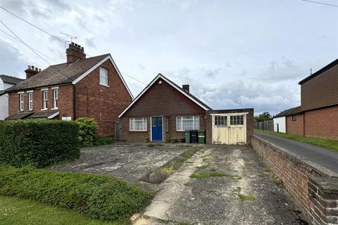 2 bedroom detached bungalow for sale, Thorn Road, Marden