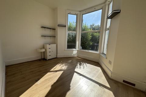1 bedroom flat to rent, Norfolk Road, Seven Kings, Essex, IG3