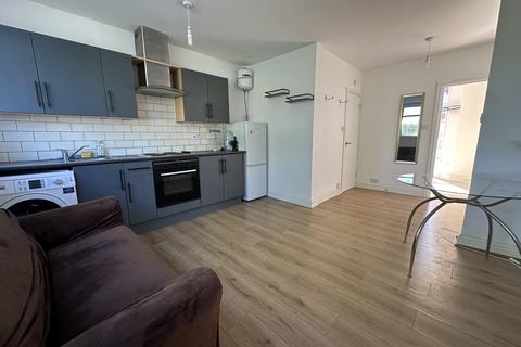 1 bedroom flat to rent, Norfolk Road, Seven Kings, Essex, IG3