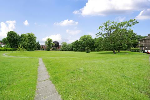 2 bedroom maisonette for sale, Pond Close, Blackheath, London