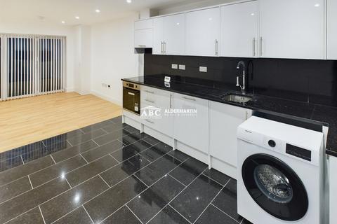 2 bedroom apartment to rent, Green Lane, London, NW4