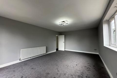 2 bedroom flat to rent, Carisbrook Street, Manchester, M9 5AD