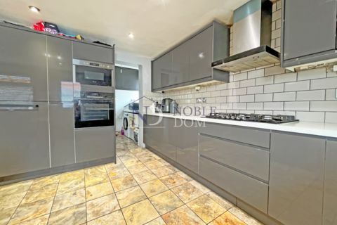 3 bedroom semi-detached house for sale, Hounslow, TW5