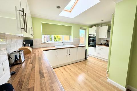 41 Buckingham Way, Frimley, Camberley, GU16 8XF