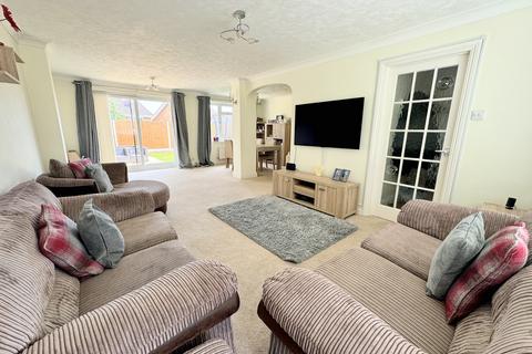 41 Buckingham Way, Frimley, Camberley, GU16 8XF
