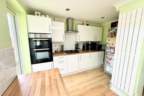 41 Buckingham Way, Frimley, Camberley, GU16 8XF