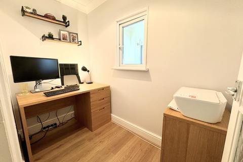 41 Buckingham Way, Frimley, Camberley, GU16 8XF