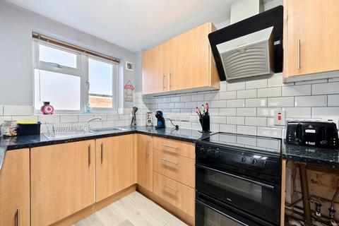 1 bedroom flat for sale, 23 Alexandra Road, Epsom, Surrey. KT17