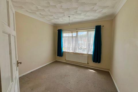 2 bedroom maisonette for sale, Kings Avenue, Holland-on-Sea, Clacton-on-Sea, CO15
