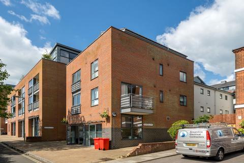 2 bedroom flat for sale, Staple Gardens, Winchester, SO23